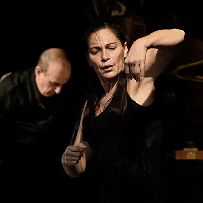 Espectacle de dansa 'Aigua brollant d'una pedra negra', de la balladora Sònia Sánchez i el pianista Agustí Fernández
