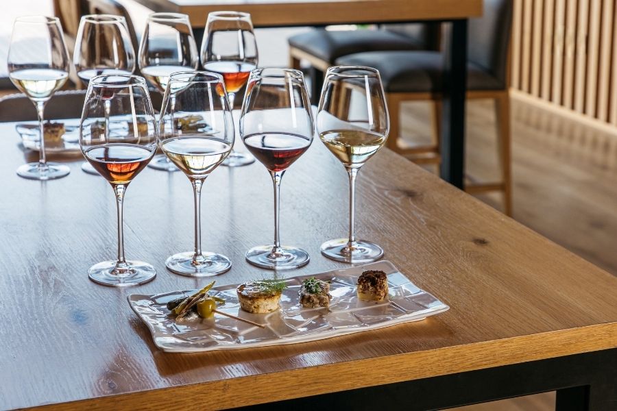 Visita al celler amb maridatge de vins i tapes